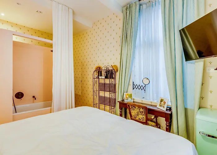 Gezellige Romantische Kamer In Hartje Brugge Miss Marlyn