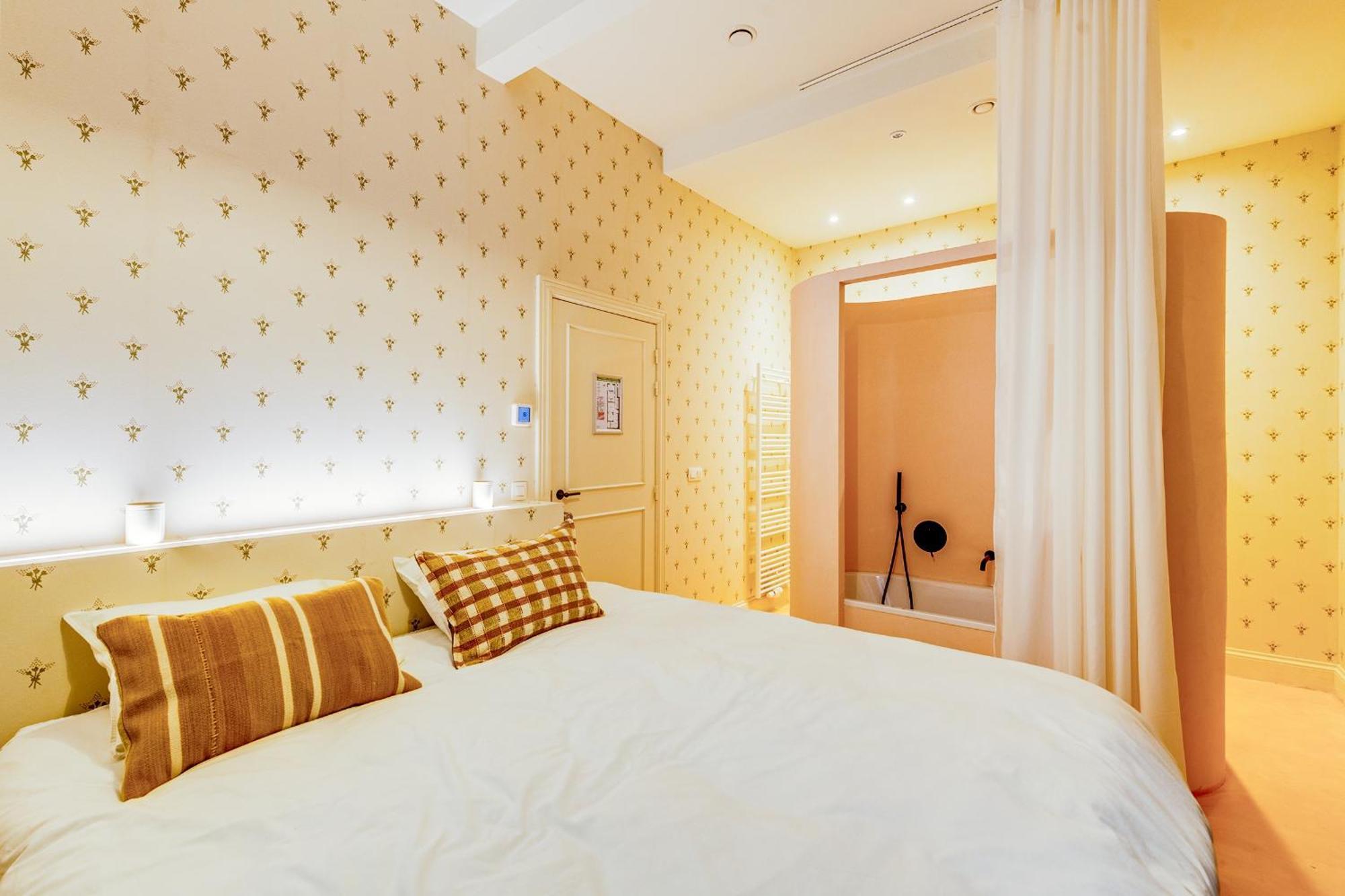Gezellige Romantische Kamer In Hartje Miss Marlyn Bruges