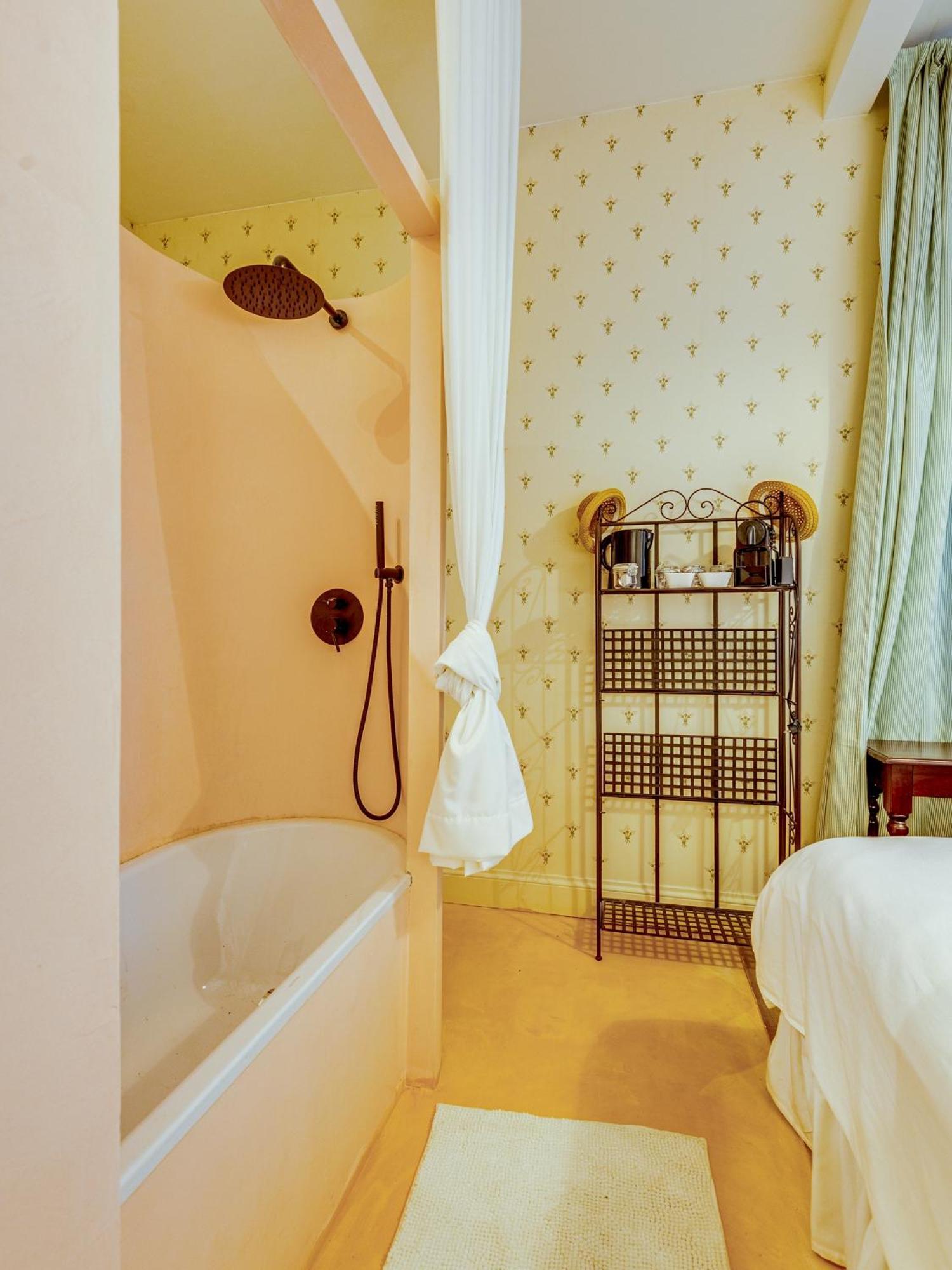 Gezellige Romantische Kamer In Hartje Miss Marlyn Bed & Breakfast Brugge